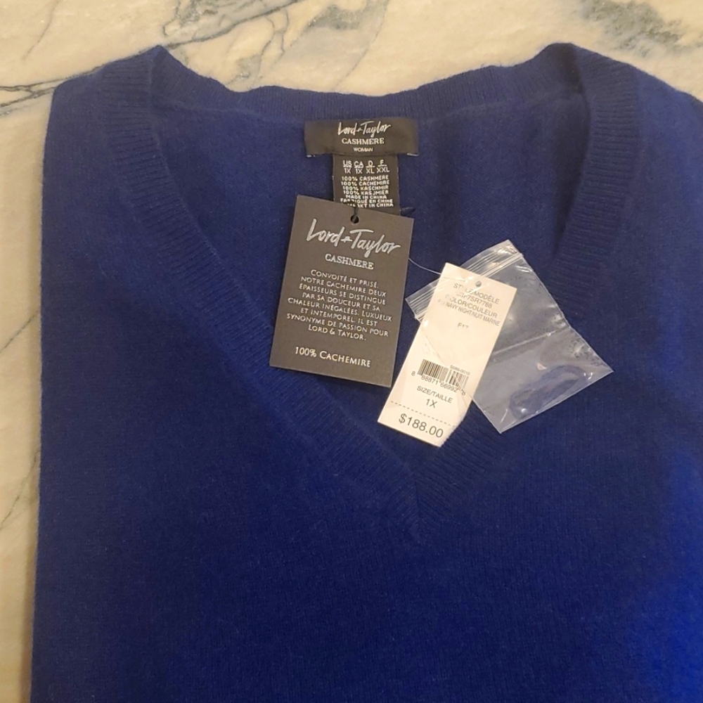 1X V neck 100% Cashmere sweater New w/tags, elegant blue